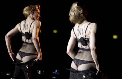 Madonna, in posa "coatta"